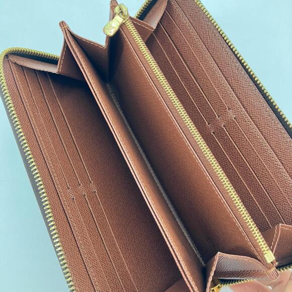 Louis Vuitton Zippy Wallet - Picture 8 of 13